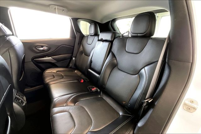Thumbnail: 2019 Jeep Cherokee - 21