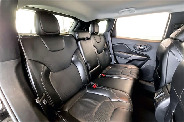 Thumbnail: 2020 Jeep Cherokee - 25