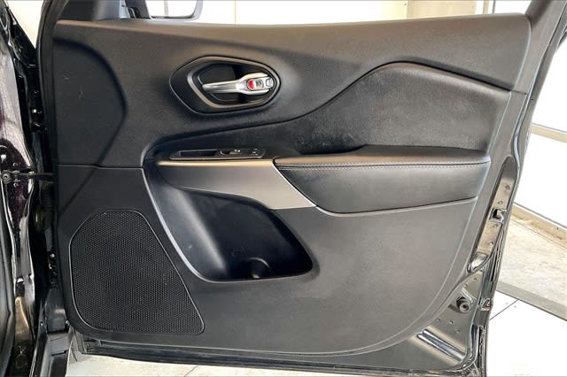 Thumbnail: 2020 Jeep Cherokee - 30