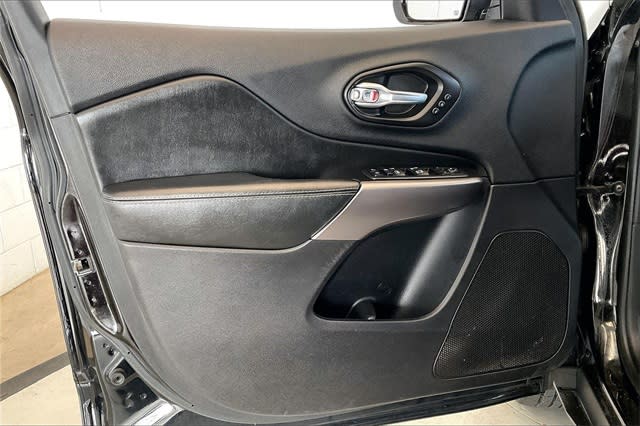 Thumbnail: 2020 Jeep Cherokee - 29