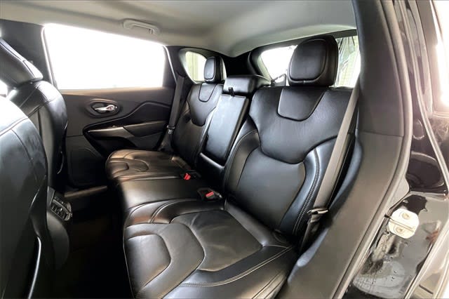 Thumbnail: 2020 Jeep Cherokee - 21