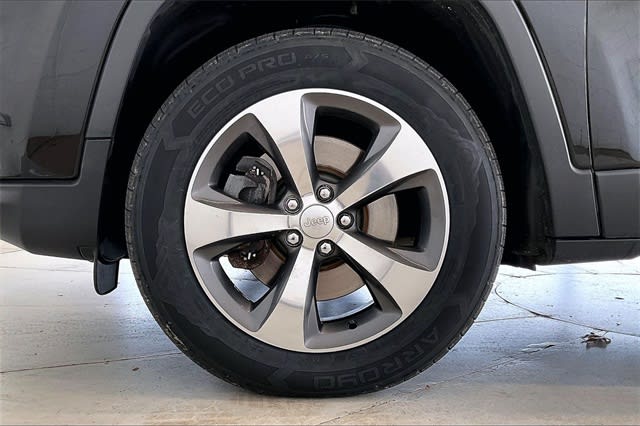 Thumbnail: 2020 Jeep Cherokee - 8