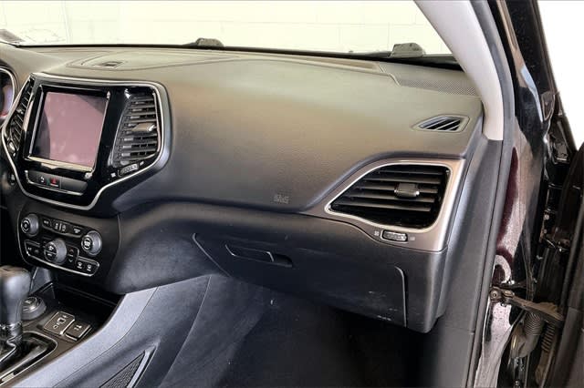 Thumbnail: 2020 Jeep Cherokee - 24