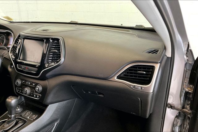 Thumbnail: 2019 Jeep Cherokee - 24