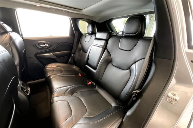 Thumbnail: 2019 Jeep Cherokee - 21