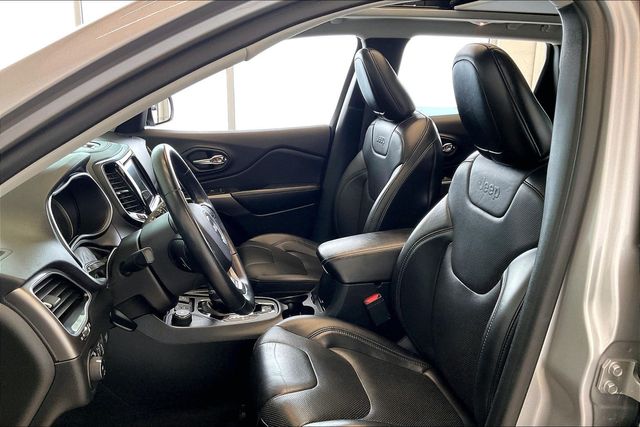Thumbnail: 2019 Jeep Cherokee - 11