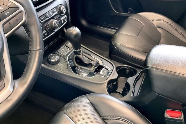 Thumbnail: 2019 Jeep Cherokee - 16