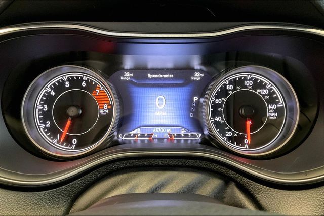 Thumbnail: 2019 Jeep Cherokee - 17