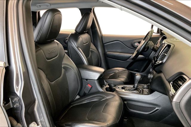 Thumbnail: 2019 Jeep Cherokee - 12