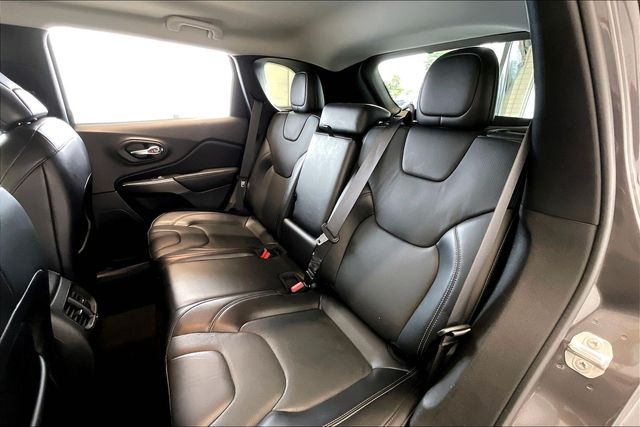 Thumbnail: 2019 Jeep Cherokee - 21