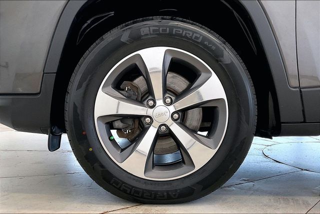 Thumbnail: 2019 Jeep Cherokee - 8