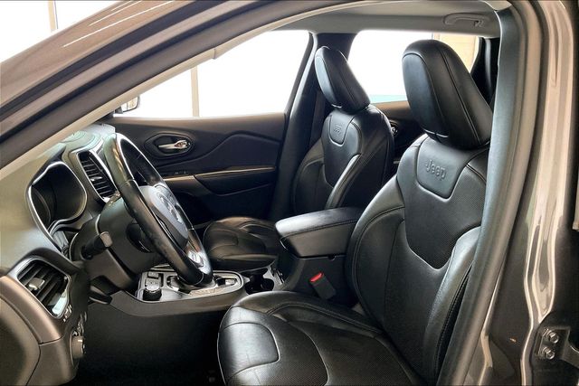 Thumbnail: 2019 Jeep Cherokee - 11