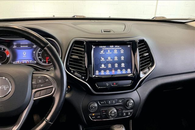 Thumbnail: 2019 Jeep Cherokee - 15