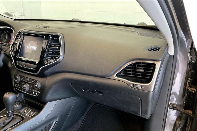 Thumbnail: 2019 Jeep Cherokee - 24