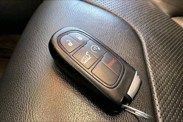 Thumbnail: 2019 Jeep Cherokee - 19