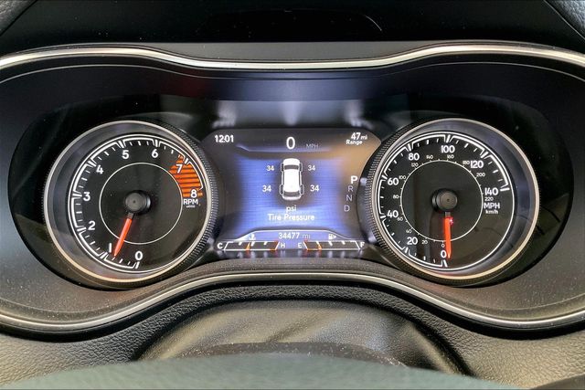Thumbnail: 2019 Jeep Cherokee - 17
