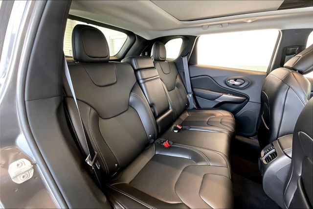 Thumbnail: 2019 Jeep Cherokee - 25