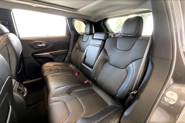 Thumbnail: 2019 Jeep Cherokee - 21