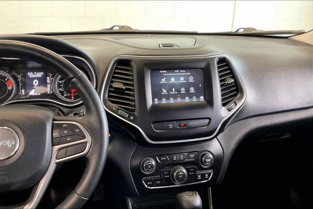 Thumbnail: 2019 Jeep Cherokee - 16