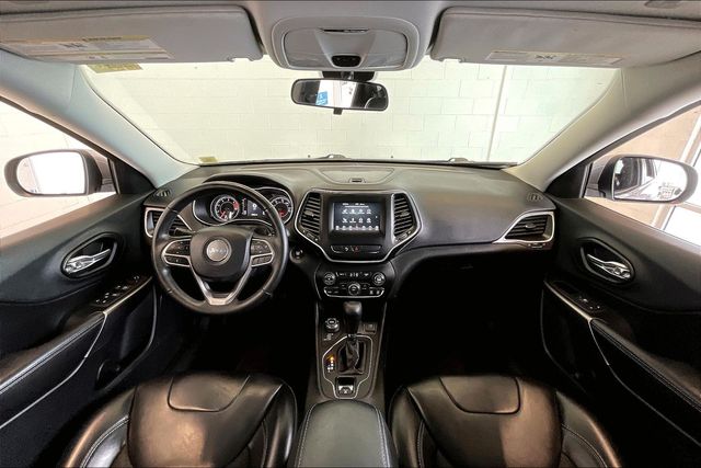 Thumbnail: 2019 Jeep Cherokee - 10