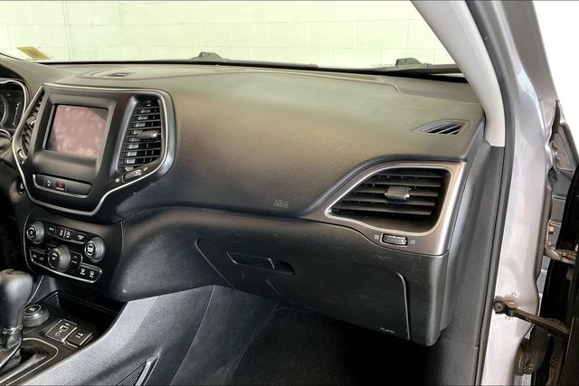 Thumbnail: 2019 Jeep Cherokee - 15