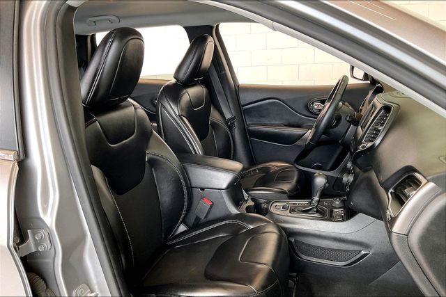 Thumbnail: 2019 Jeep Cherokee - 12