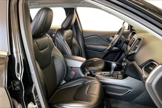Thumbnail: 2019 Jeep Cherokee - 12