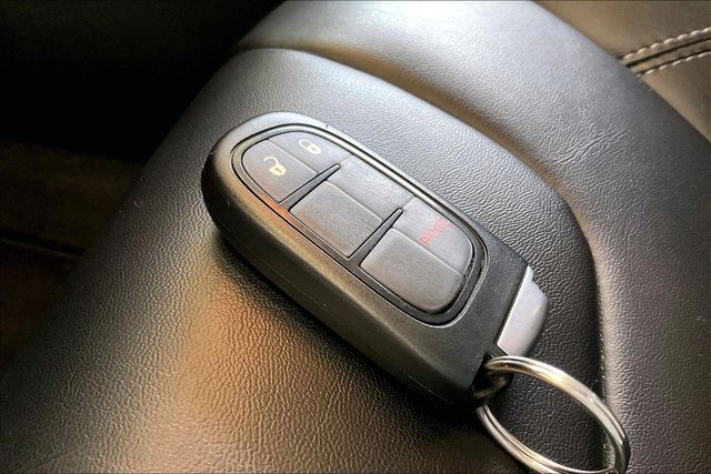 Thumbnail: 2019 Jeep Cherokee - 20