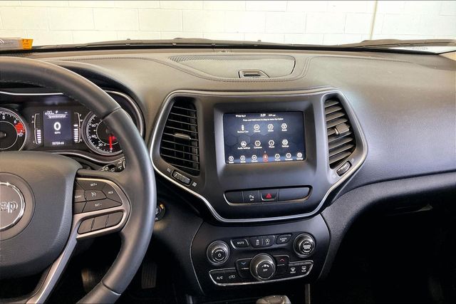 Thumbnail: 2019 Jeep Cherokee - 16