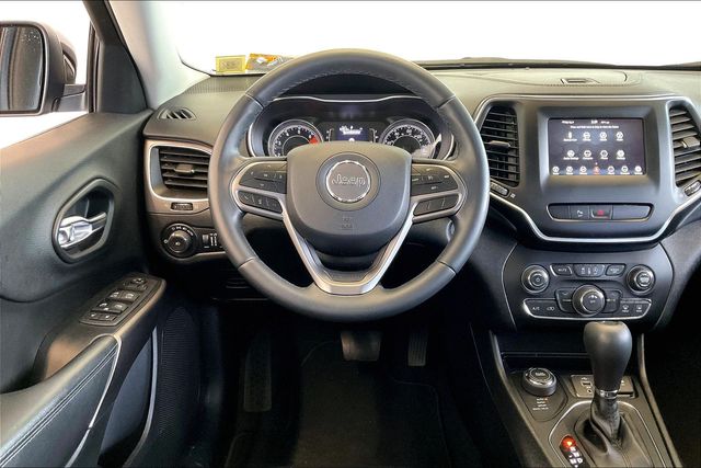 Thumbnail: 2019 Jeep Cherokee - 14