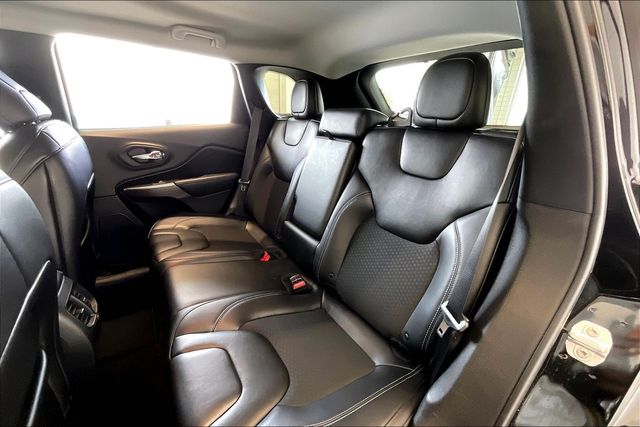 Thumbnail: 2019 Jeep Cherokee - 22