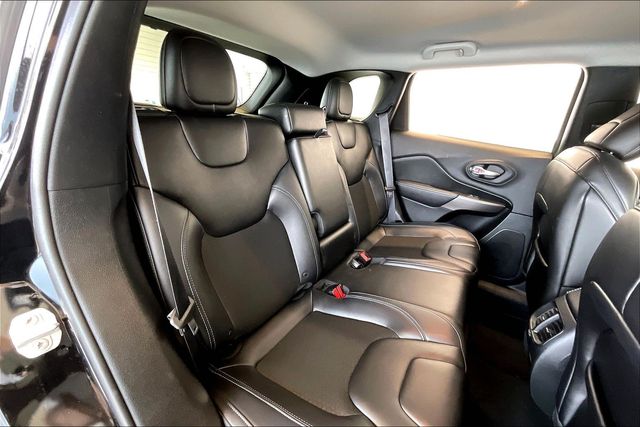 Thumbnail: 2019 Jeep Cherokee - 25