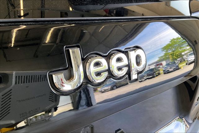 Thumbnail: 2019 Jeep Cherokee - 7