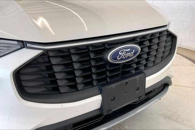 Thumbnail: 2023 Ford Escape - 32