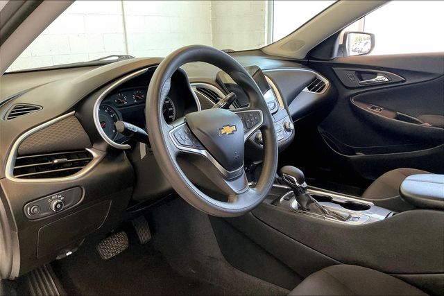 Thumbnail: 2022 Chevrolet Malibu - 2