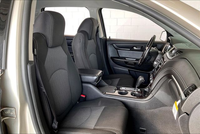 Thumbnail: 2017 Chevrolet Traverse - 12
