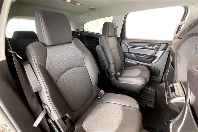 Thumbnail: 2017 Chevrolet Traverse - 27