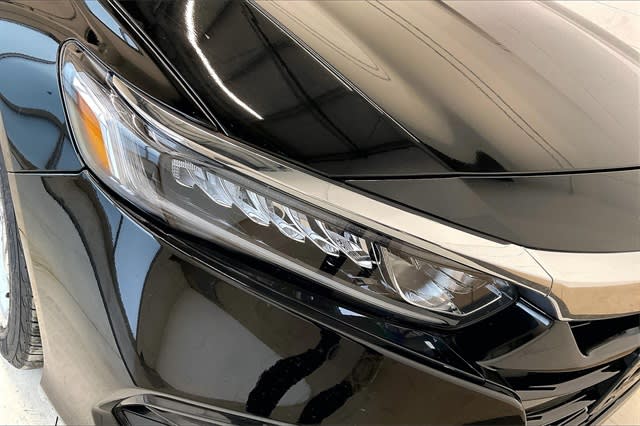 2018 Honda Accord EX 32