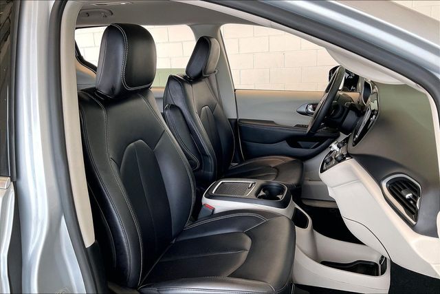 Thumbnail: 2024 Chrysler Pacifica - 12