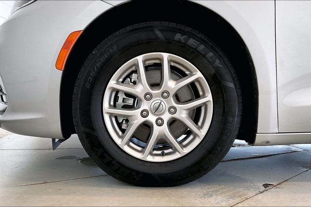 Thumbnail: 2024 Chrysler Pacifica - 8