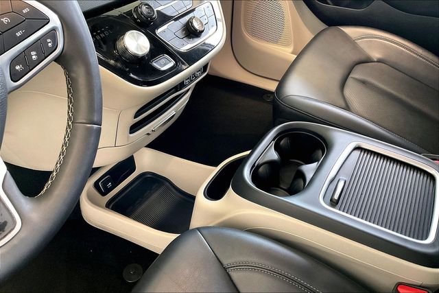 Thumbnail: 2024 Chrysler Pacifica - 16