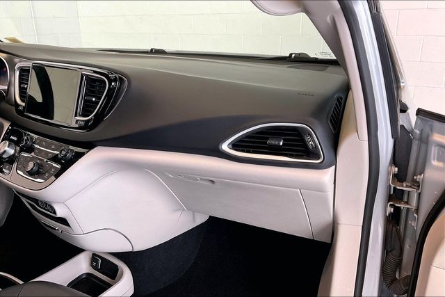 Thumbnail: 2024 Chrysler Pacifica - 24
