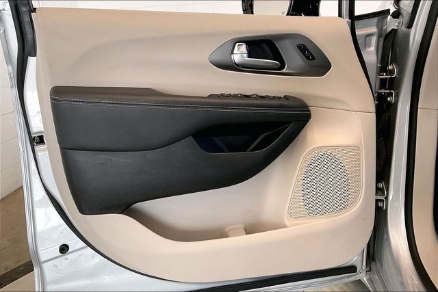 Thumbnail: 2024 Chrysler Pacifica - 29