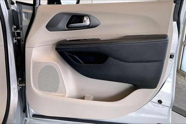 Thumbnail: 2024 Chrysler Pacifica - 30
