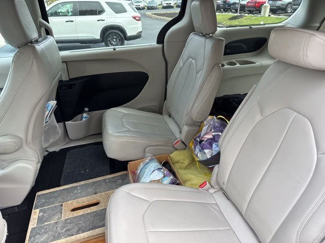 Thumbnail: 2017 Chrysler Pacifica - 8