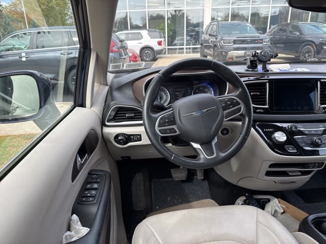 Thumbnail: 2017 Chrysler Pacifica - 2