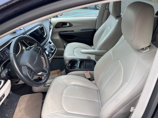 Thumbnail: 2017 Chrysler Pacifica - 7