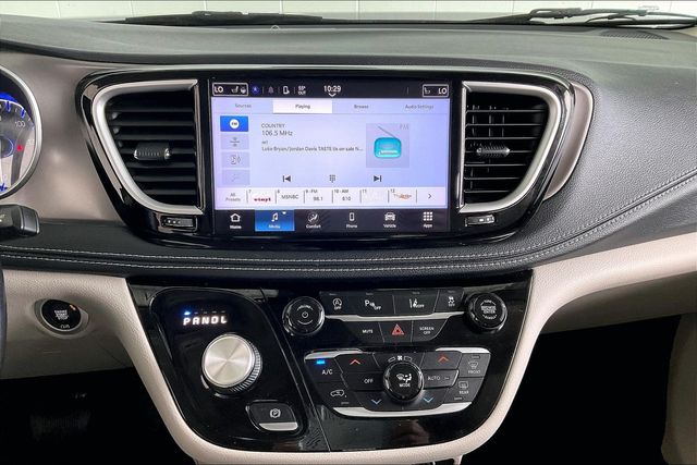 Thumbnail: 2021 Chrysler Pacifica - 15