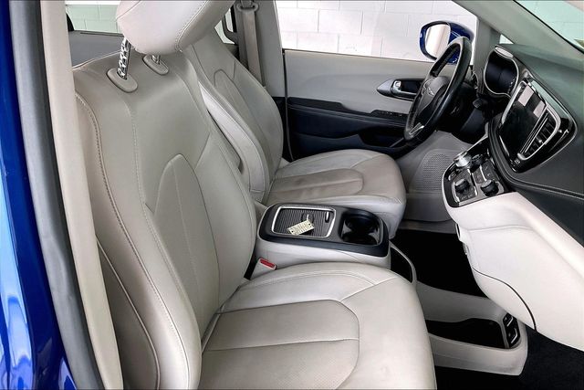 Thumbnail: 2021 Chrysler Pacifica - 12