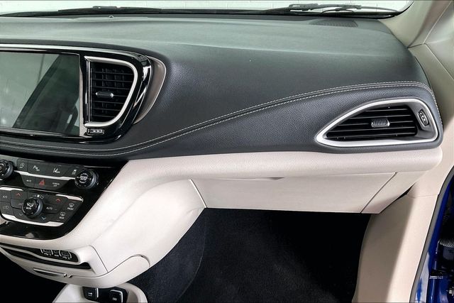 Thumbnail: 2021 Chrysler Pacifica - 24